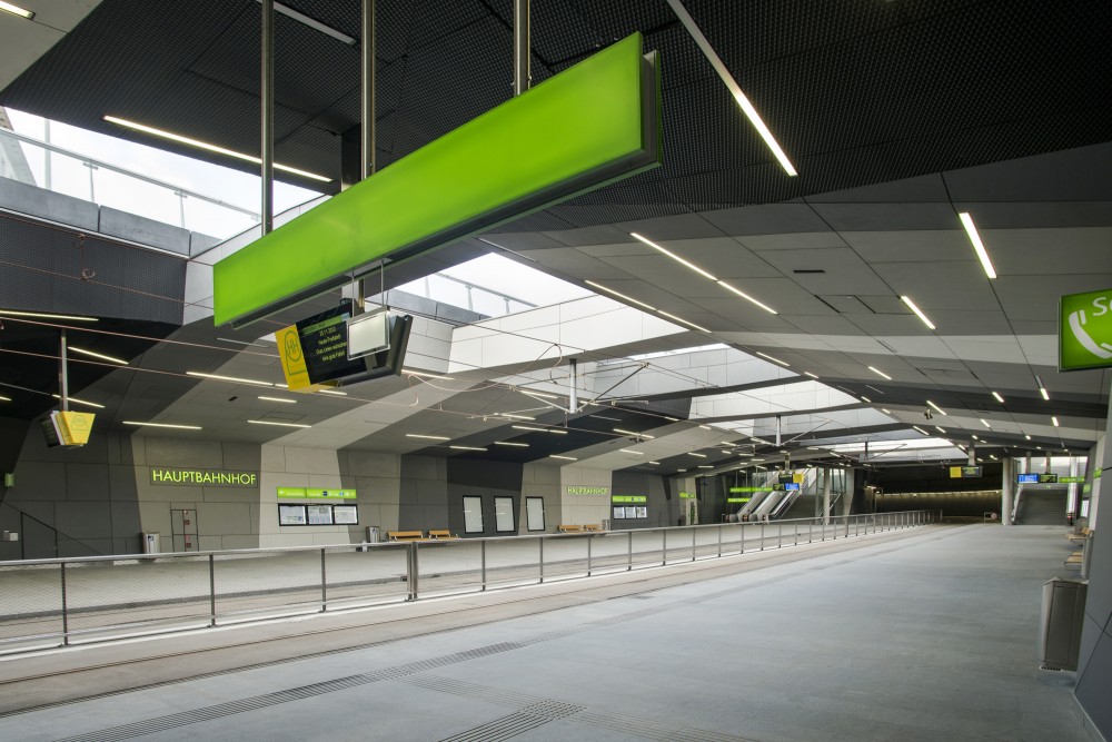 Graz Main Station Local Transport Hub / Zechner & Zechner