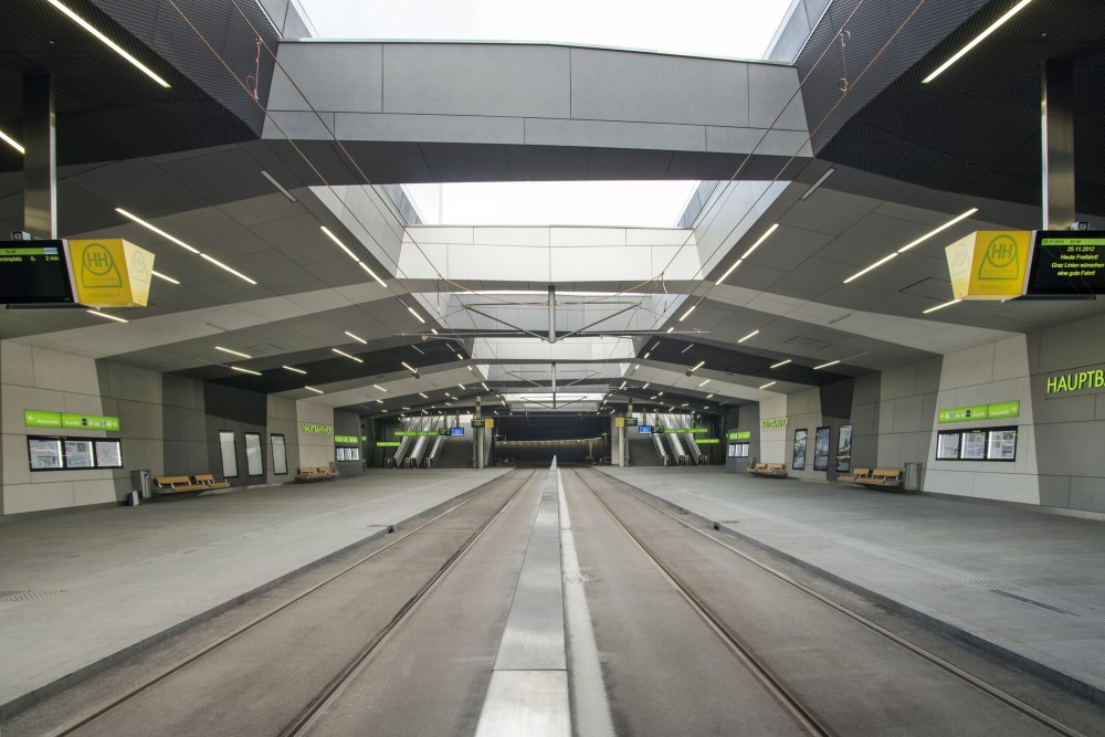 Graz Main Station Local Transport Hub / Zechner & Zechner
