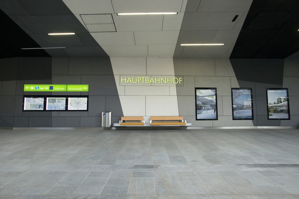 Graz Main Station Local Transport Hub / Zechner & Zechner