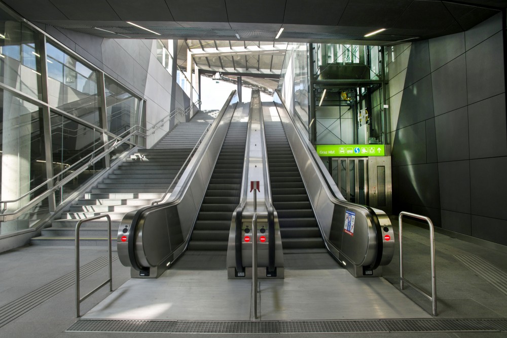 Graz Main Station Local Transport Hub / Zechner & Zechner