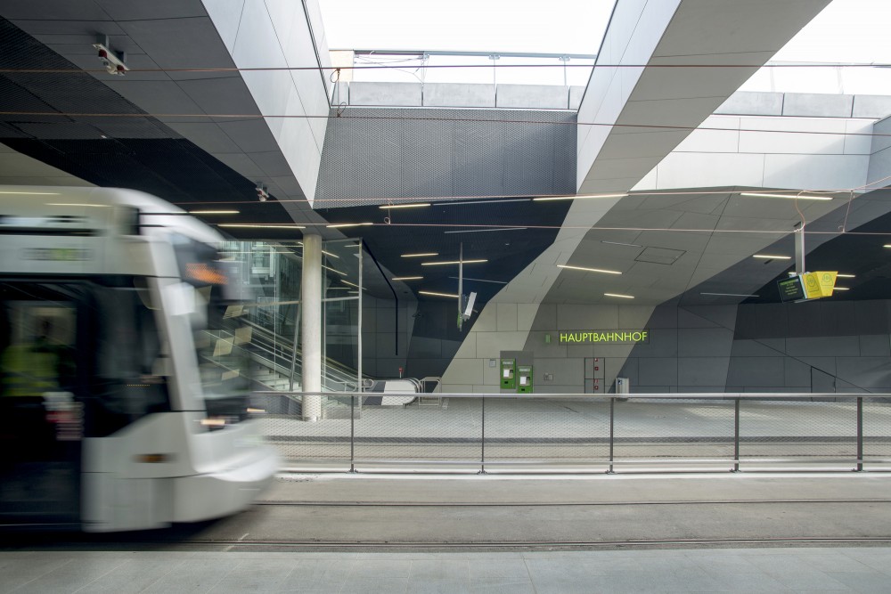 Graz Main Station Local Transport Hub / Zechner & Zechner