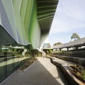 Knox Innovation Opportunity and Sustainability Centre / Woods Bagot © Peter Bennetts