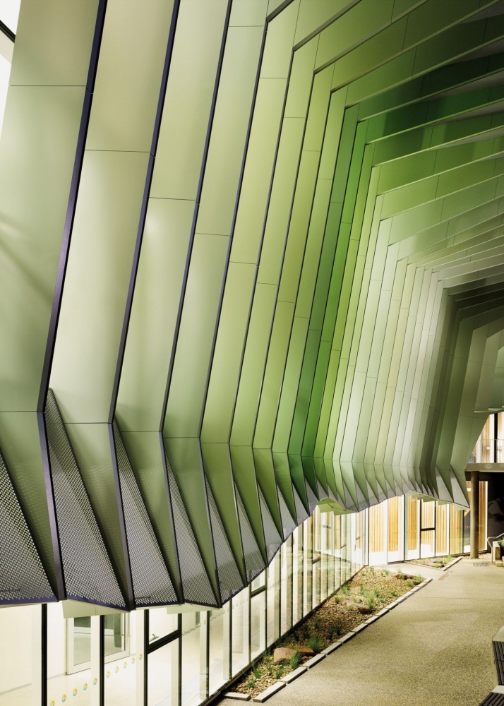 Knox Innovation Opportunity and Sustainability Centre / Woods Bagot