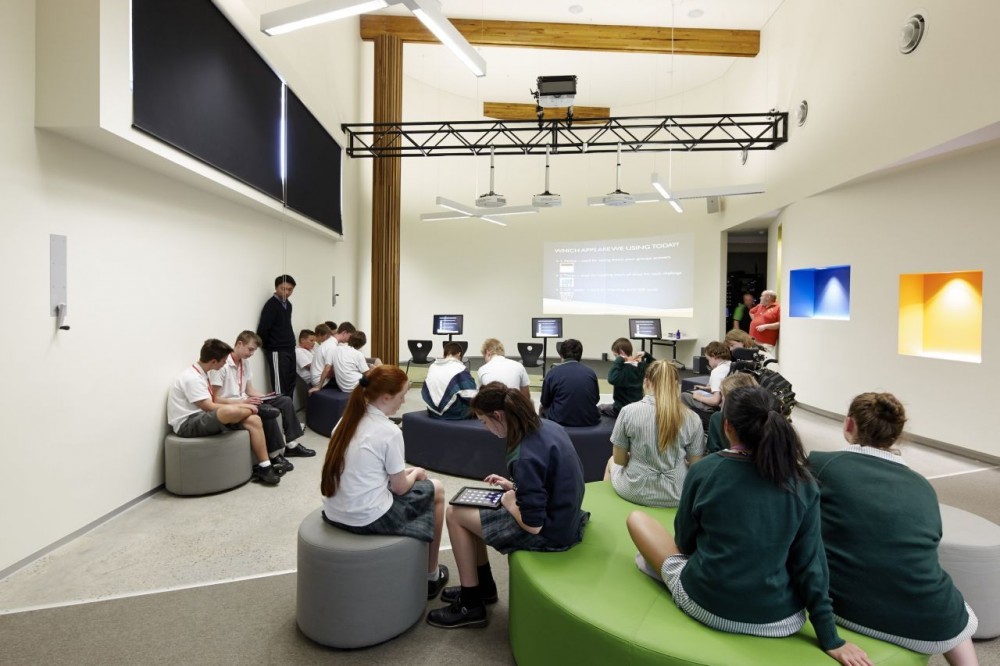 Knox Innovation Opportunity and Sustainability Centre / Woods Bagot