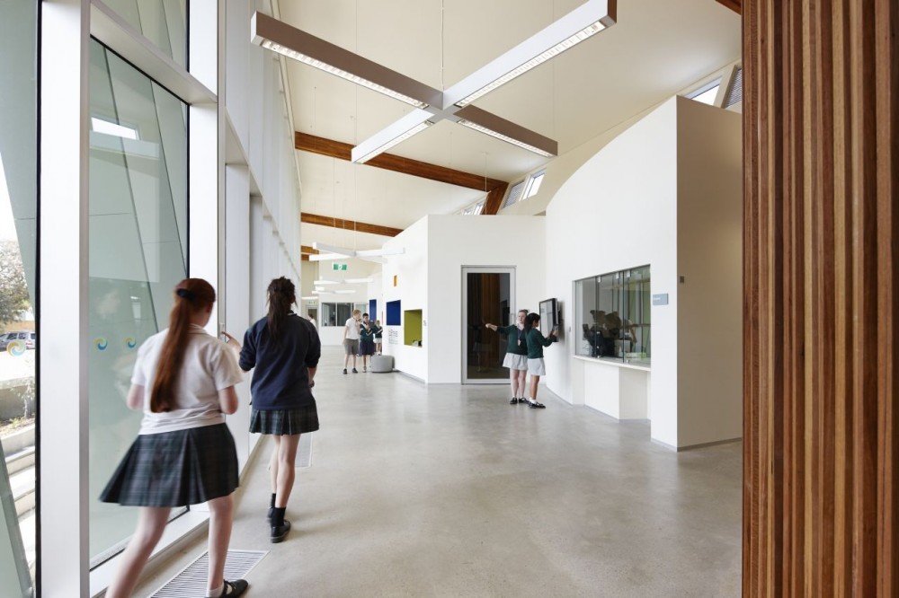 Knox Innovation Opportunity and Sustainability Centre / Woods Bagot