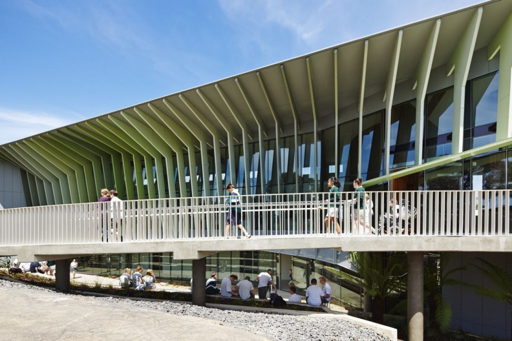 Knox Innovation Opportunity and Sustainability Centre / Woods Bagot