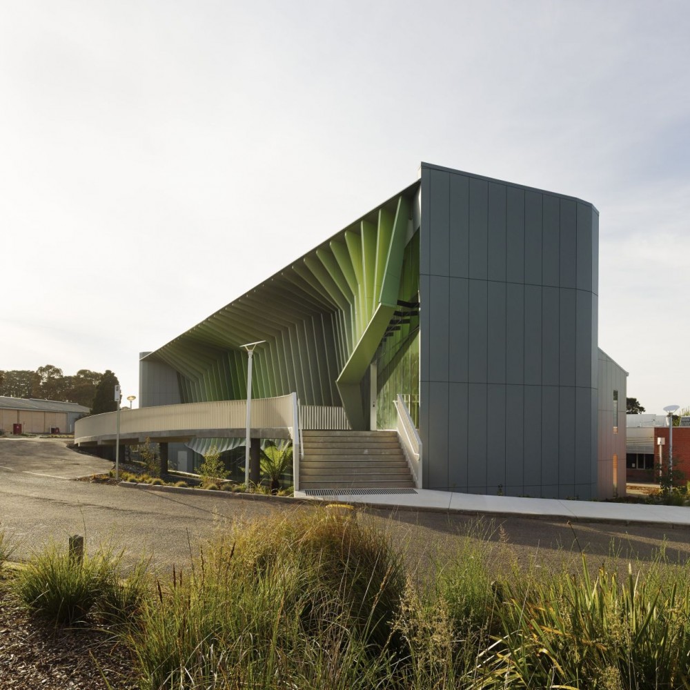 Knox Innovation Opportunity and Sustainability Centre / Woods Bagot