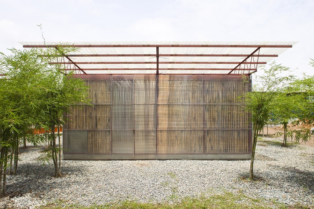 Low Cost House / Vo Trong Nghia Architects