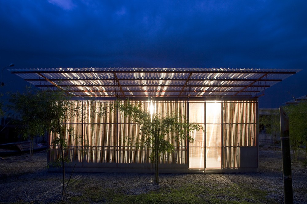 Low Cost House / Vo Trong Nghia Architects
