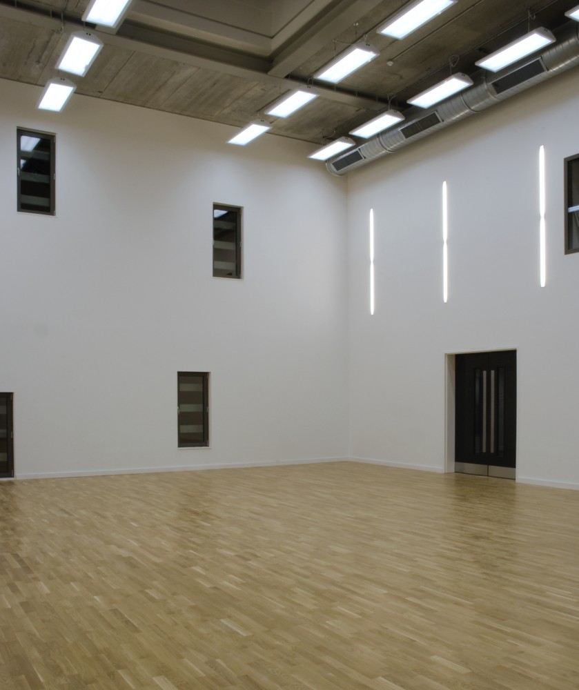 Forest Road Youth Centre / Matthew Lloyd Architects