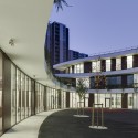 Complex School in Bobigny / Mikou Design Studio Complex School in Bobigny / Mikou Design Studio © Florian Kleinfenn