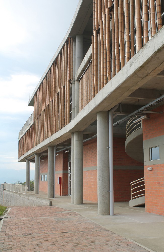 Educational Institute La Samaria / Campuzano Arquitectos