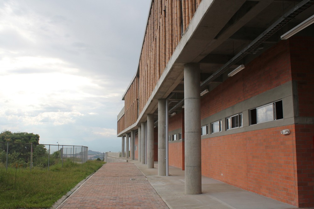 Educational Institute La Samaria / Campuzano Arquitectos