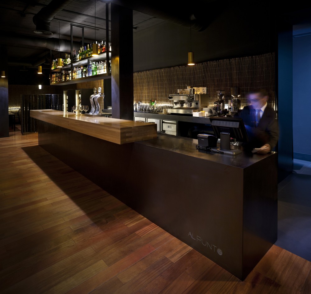 Al Punto Restaurant / Estudio Mariano Martin