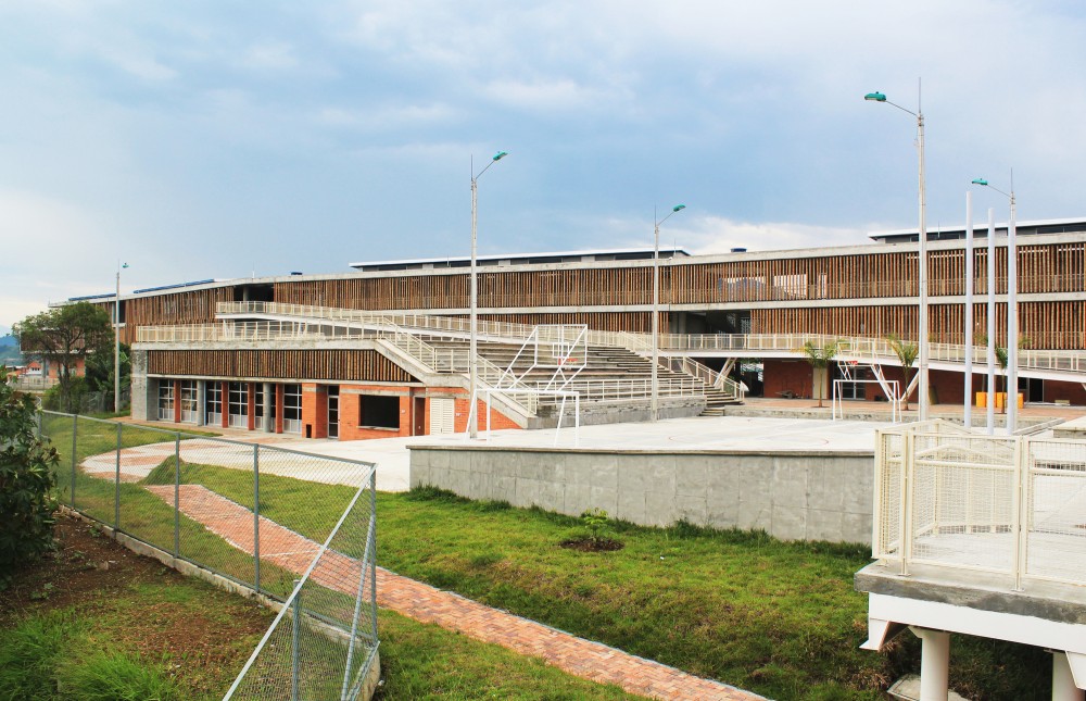 Educational Institute La Samaria / Campuzano Arquitectos