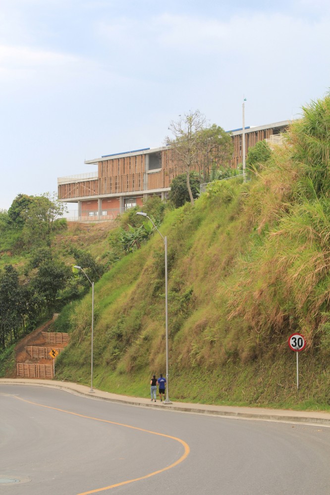 Educational Institute La Samaria / Campuzano Arquitectos
