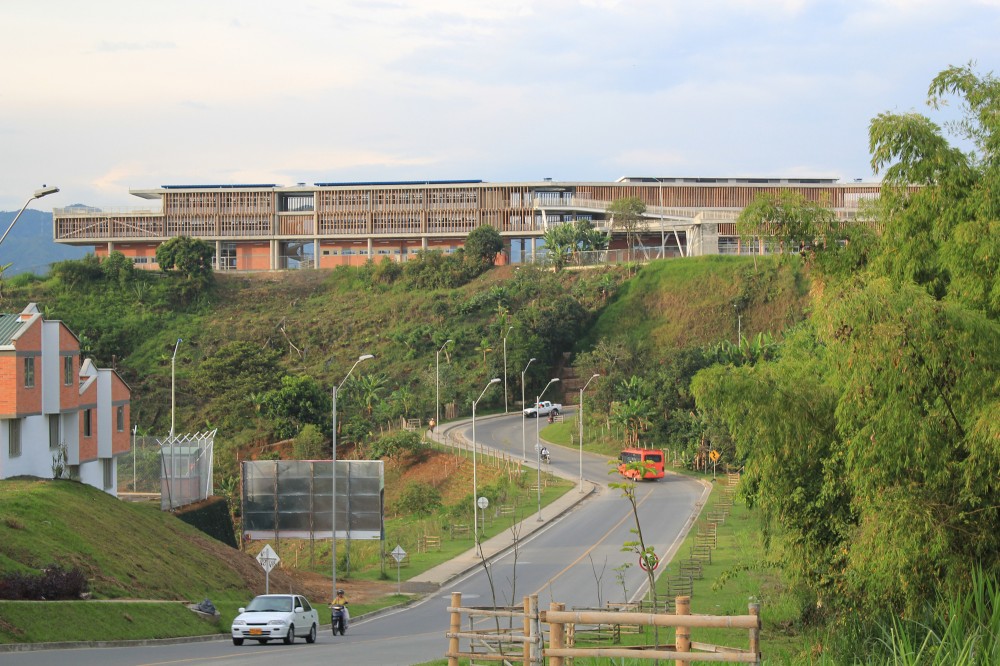 Educational Institute La Samaria / Campuzano Arquitectos