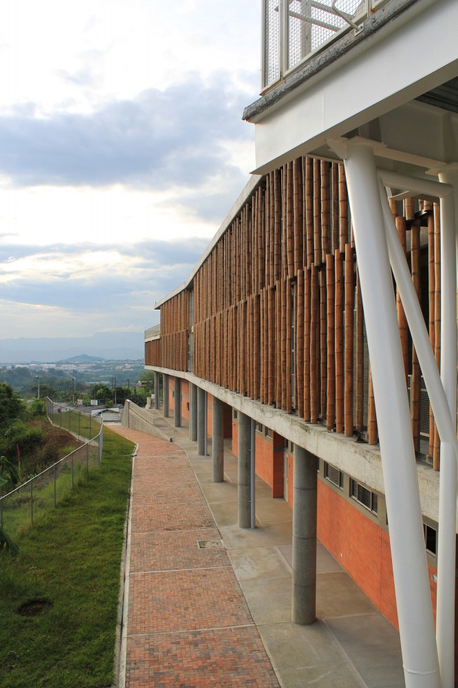 Educational Institute La Samaria / Campuzano Arquitectos