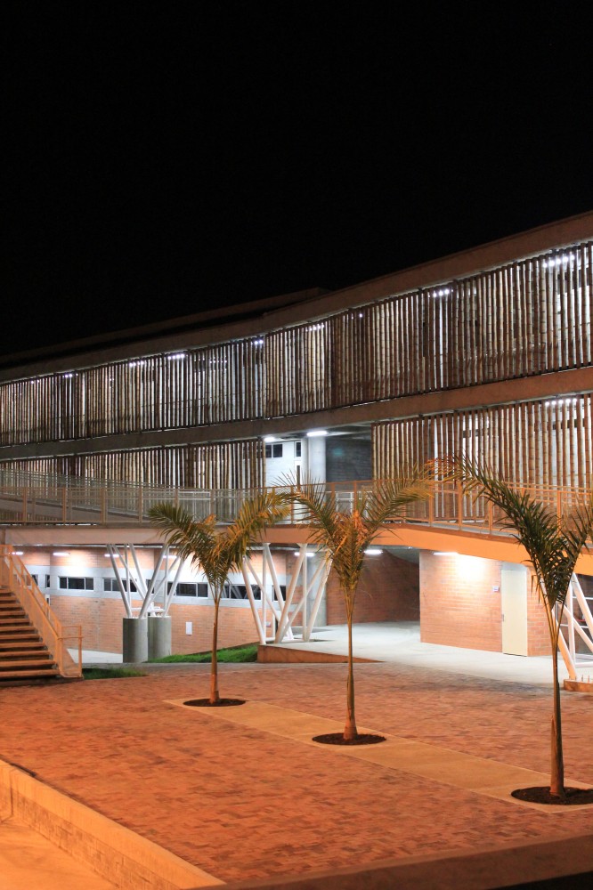 Educational Institute La Samaria / Campuzano Arquitectos