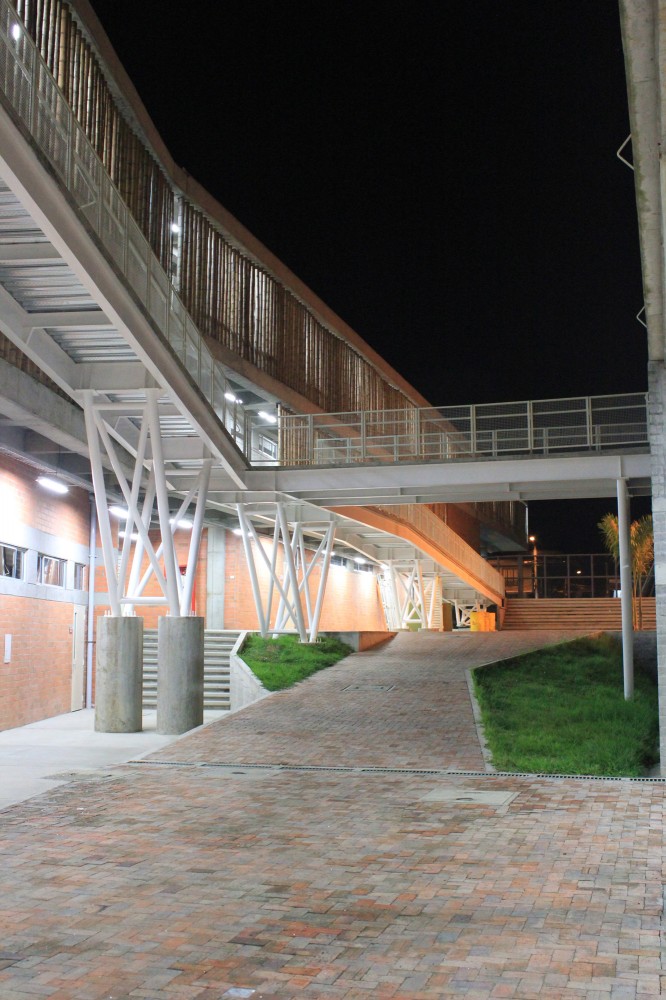 Educational Institute La Samaria / Campuzano Arquitectos