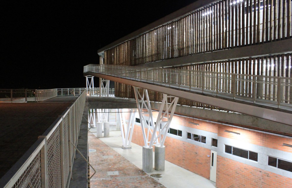 Educational Institute La Samaria / Campuzano Arquitectos
