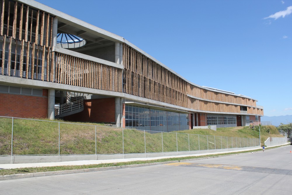 Educational Institute La Samaria / Campuzano Arquitectos