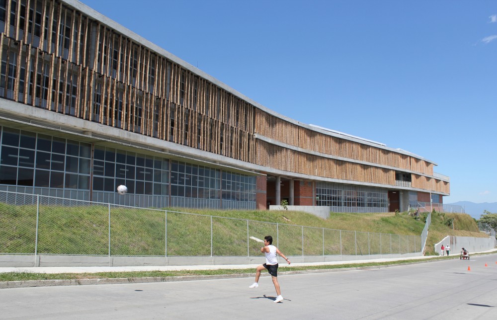 Educational Institute La Samaria / Campuzano Arquitectos