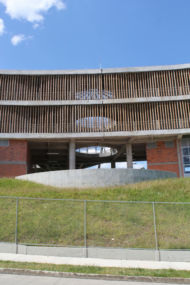 Educational Institute La Samaria / Campuzano Arquitectos