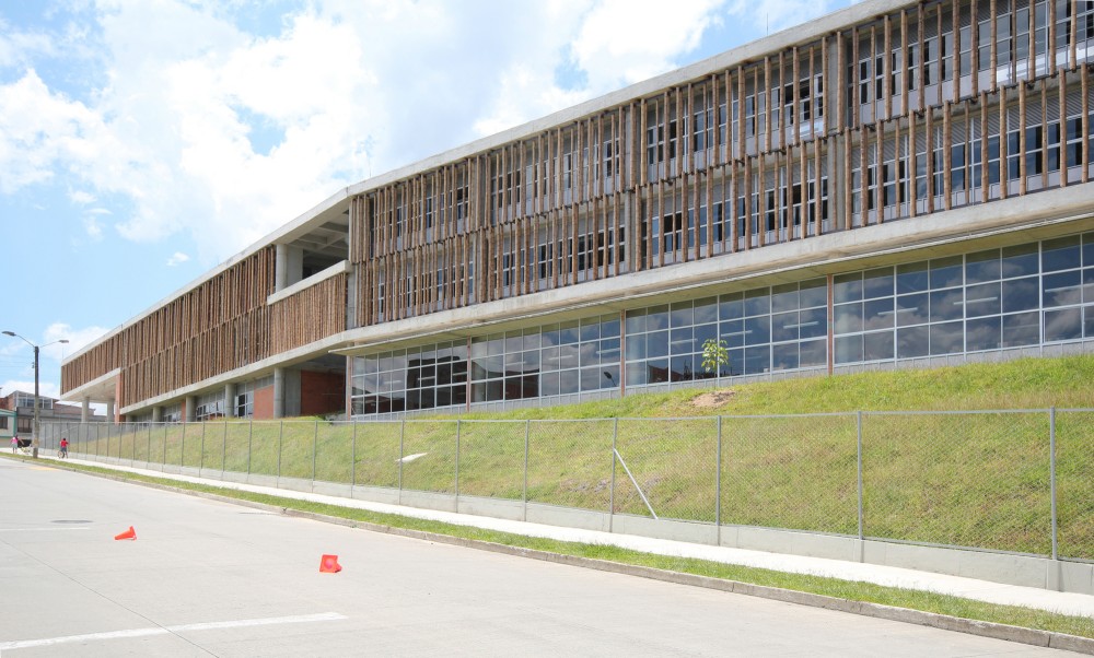 Educational Institute La Samaria / Campuzano Arquitectos