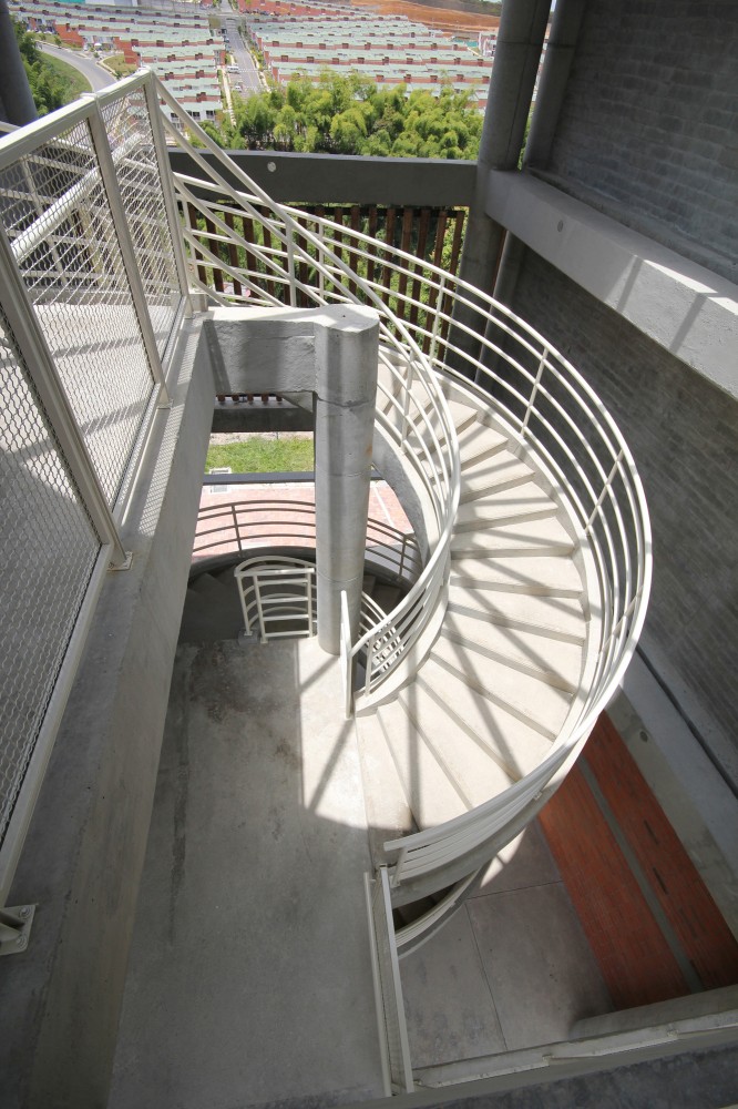 Educational Institute La Samaria / Campuzano Arquitectos