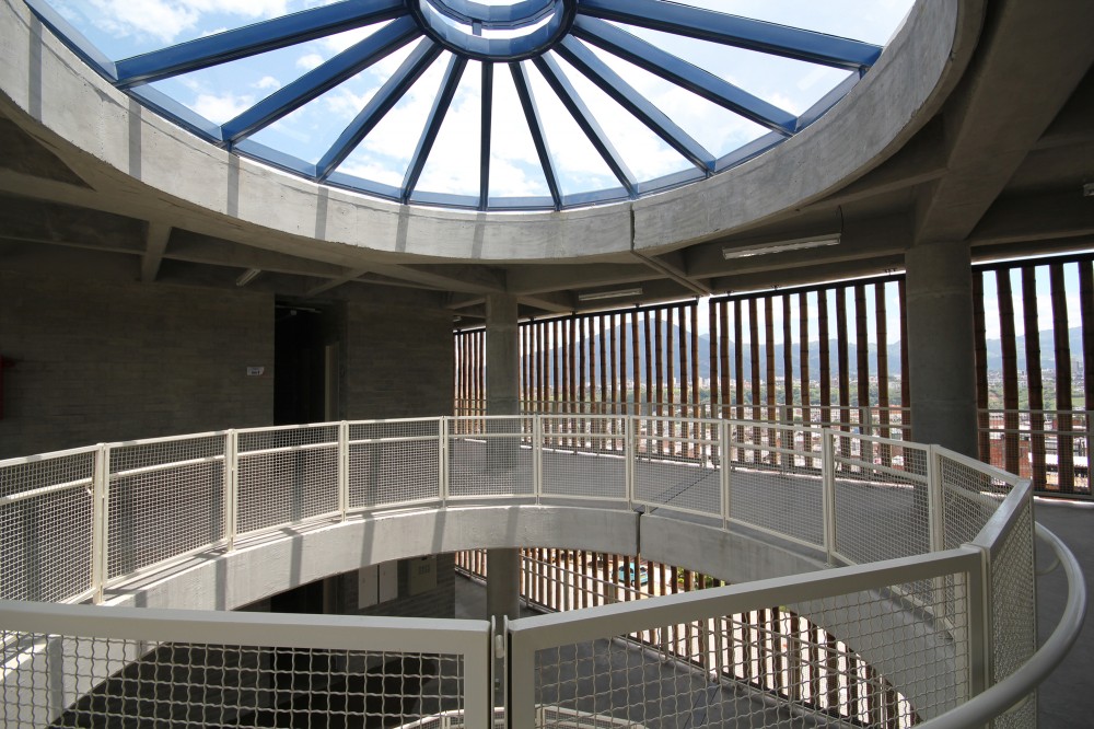 Educational Institute La Samaria / Campuzano Arquitectos