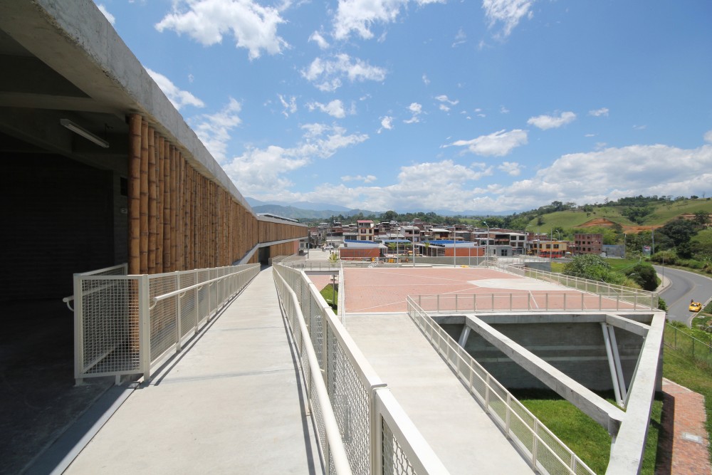 Educational Institute La Samaria / Campuzano Arquitectos