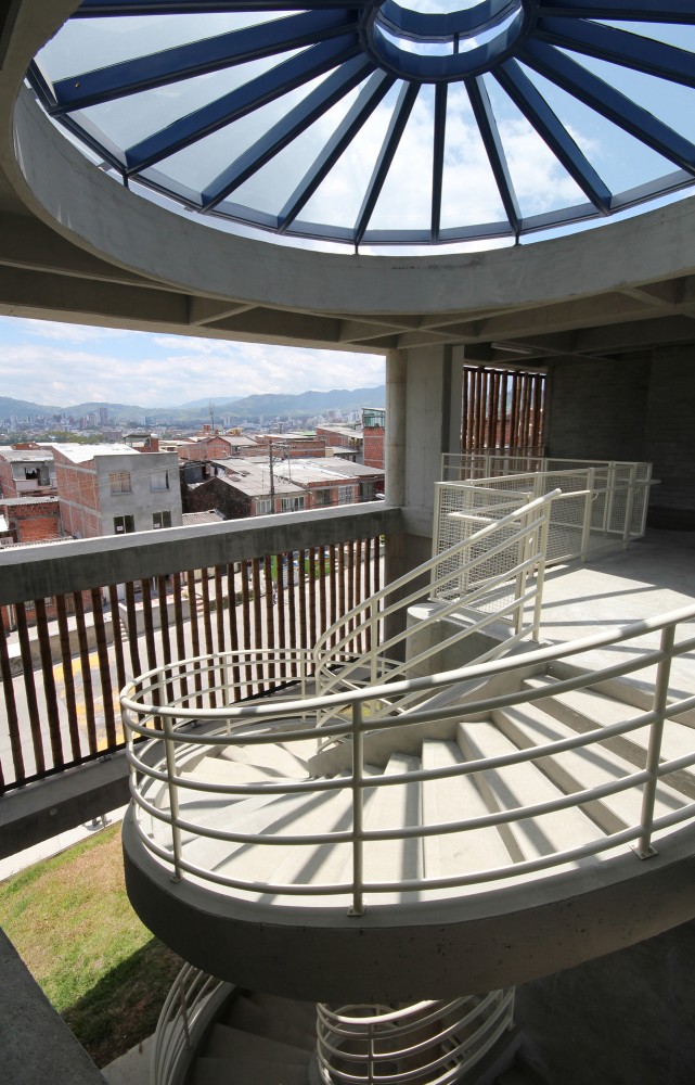 Educational Institute La Samaria / Campuzano Arquitectos
