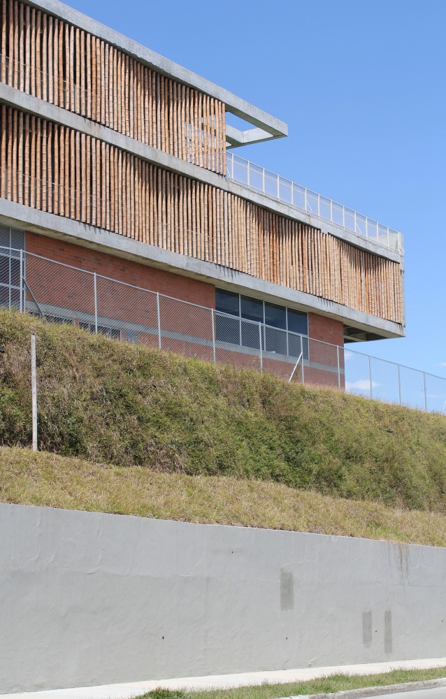 Educational Institute La Samaria / Campuzano Arquitectos
