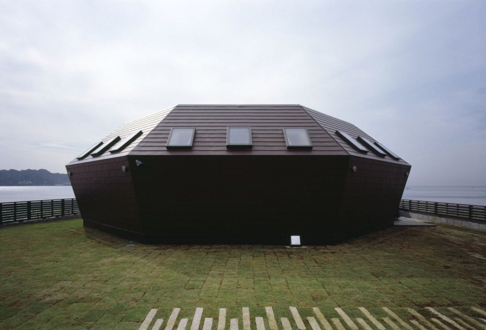 Seashore Shell House / Takeshi Hirobe Architects