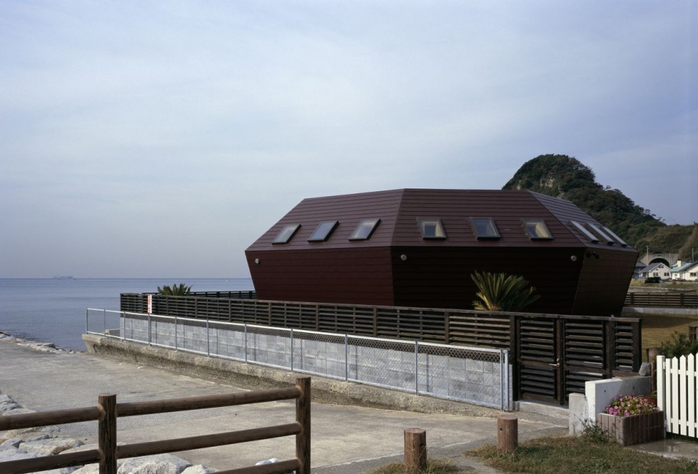 Seashore Shell House / Takeshi Hirobe Architects