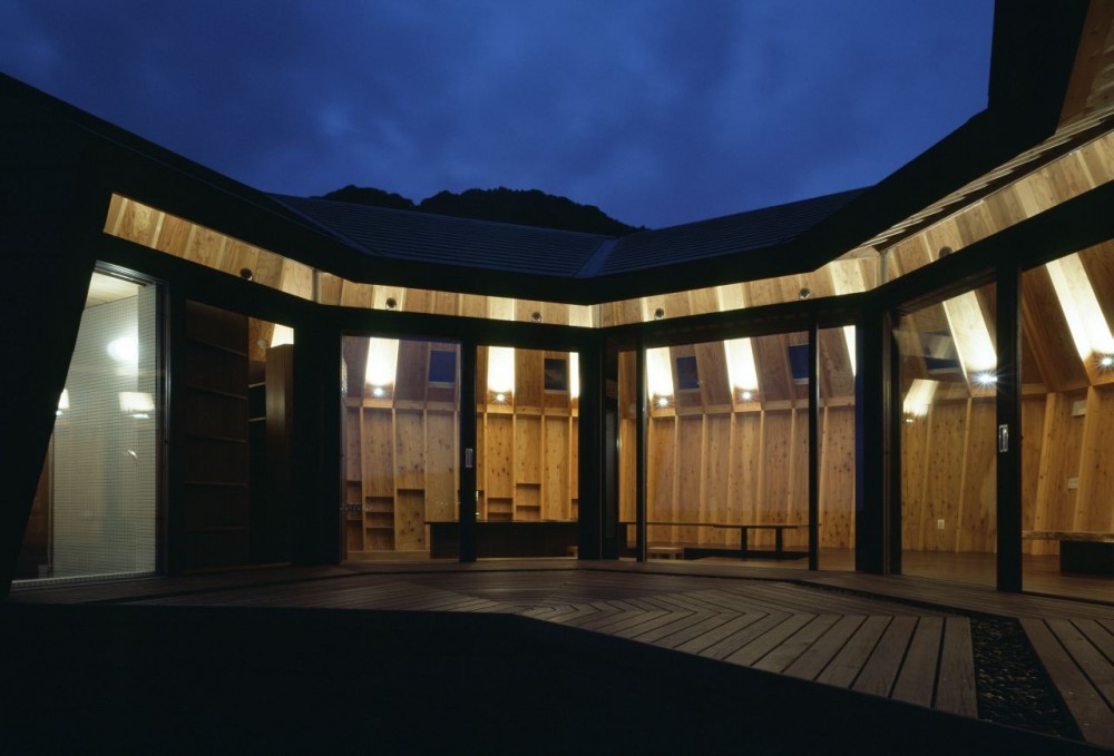 Seashore Shell House / Takeshi Hirobe Architects