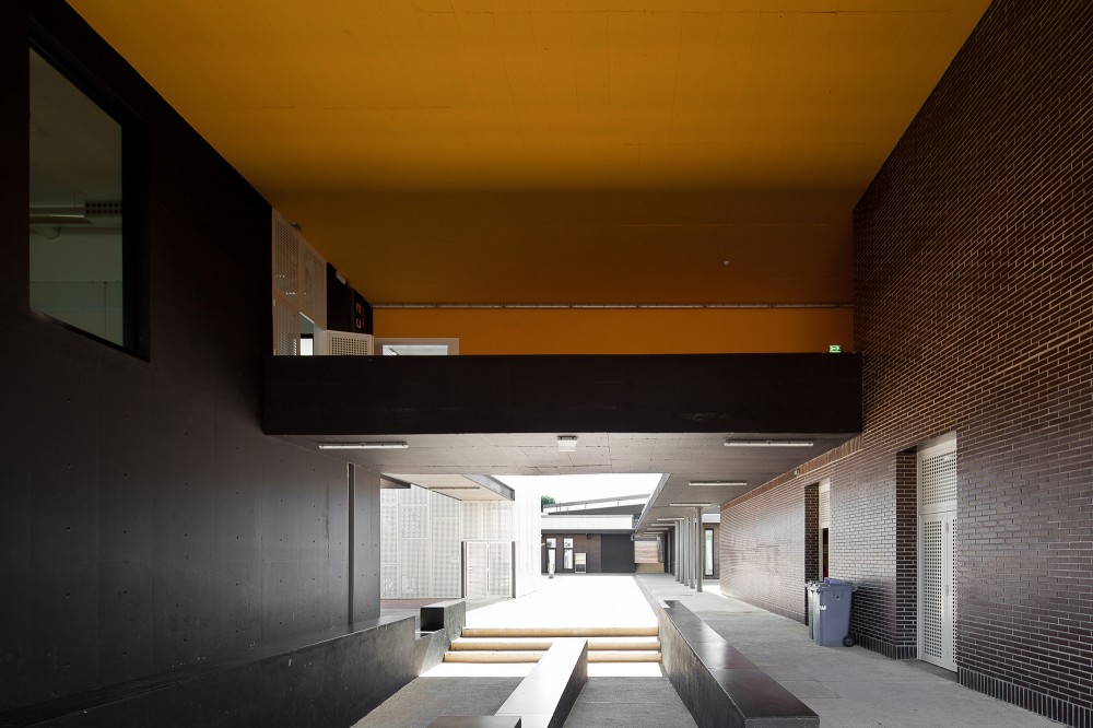 Secondary School Azevedo Neves / João Lúcio Lopes