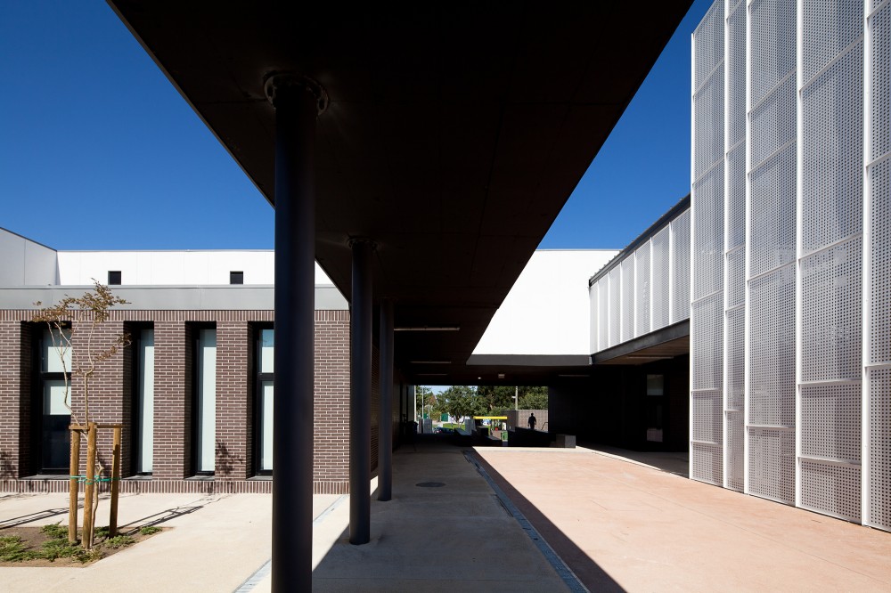 Secondary School Azevedo Neves / João Lúcio Lopes