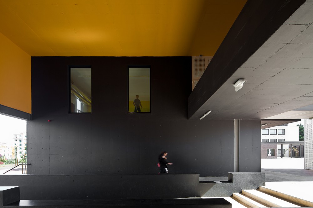 Secondary School Azevedo Neves / João Lúcio Lopes