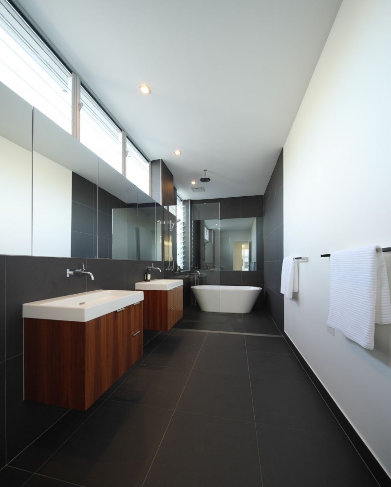 105 V House / Shaun Lockyer Architects