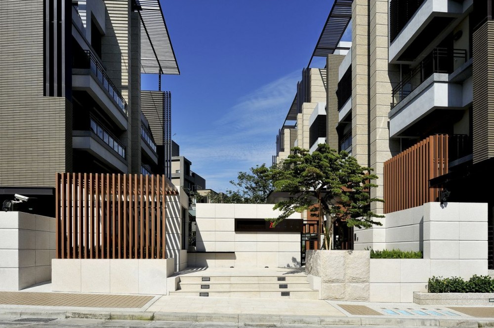 Ritz Plaza Housing Complex / Chin Architects