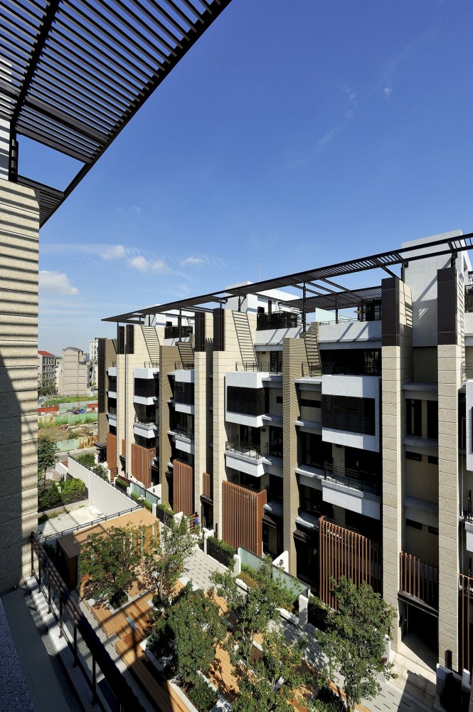 Ritz Plaza Housing Complex / Chin Architects