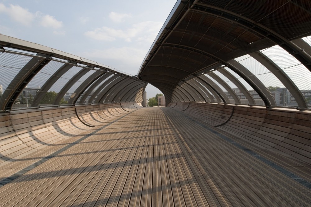 Footbridge Over the Railways / DVVD | Architectes – Designers