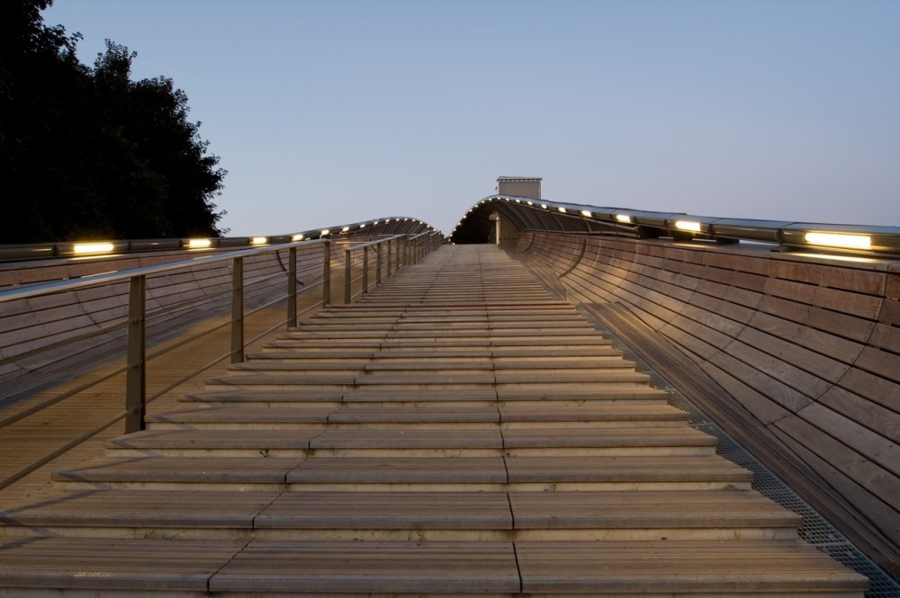 Footbridge Over the Railways / DVVD | Architectes – Designers