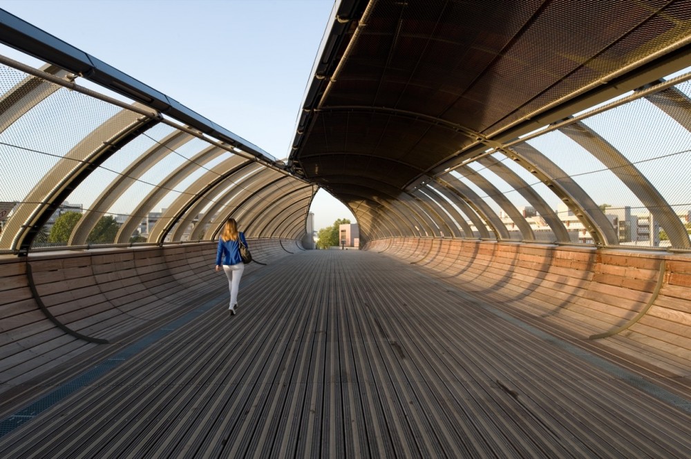 Footbridge Over the Railways / DVVD | Architectes – Designers