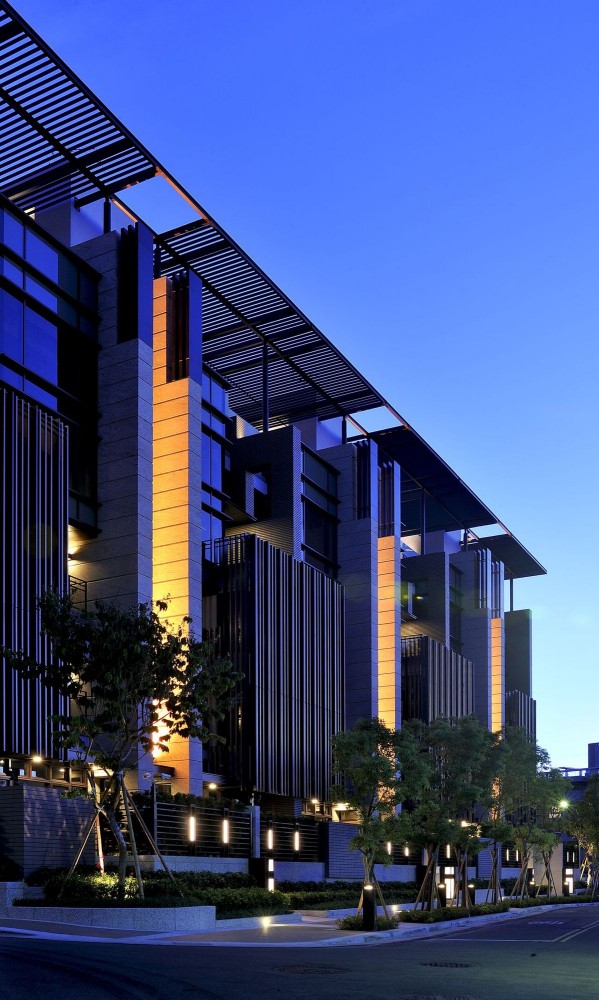 Ritz Plaza Housing Complex / Chin Architects