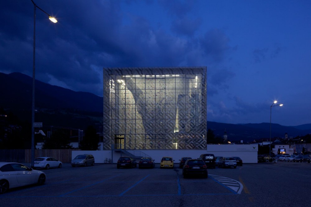 Indoor Rock Climbing / W. Meraner & Lanz + Mutschlechner