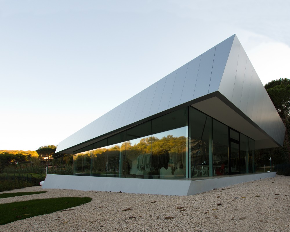 Playmaker Showroom / DRA&U