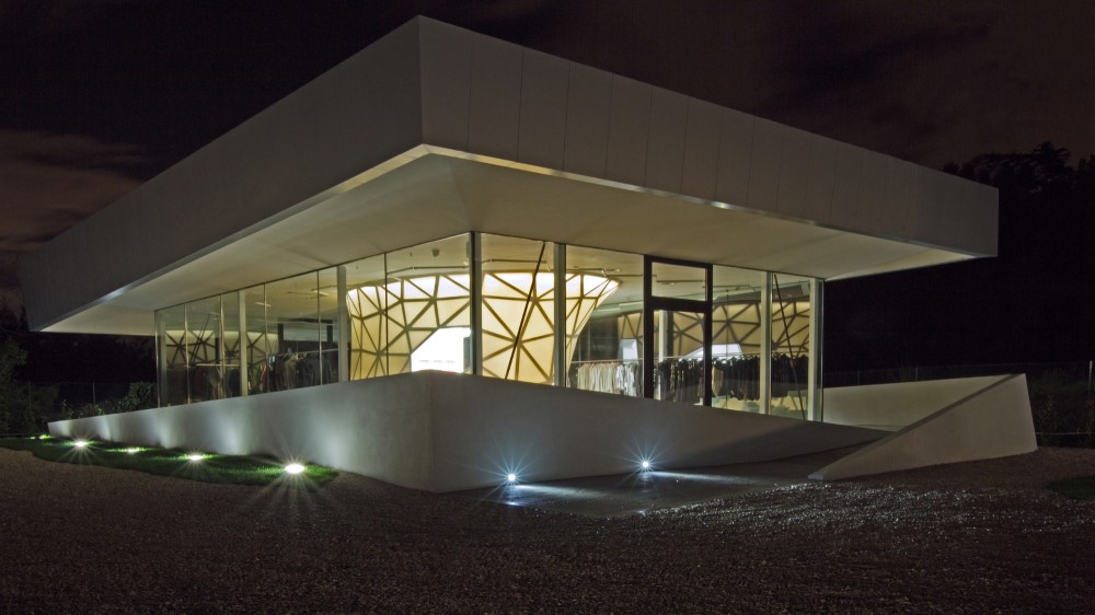 Playmaker Showroom / DRA&U